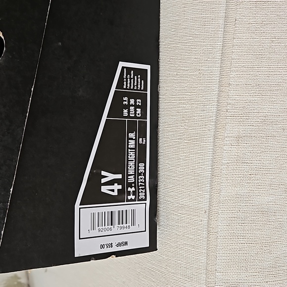 Under Armour football cleats - Picture 2 of 3